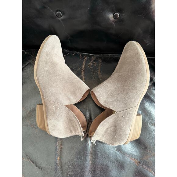 Kenneth Cole Reaction Women’s Size 6.5 Taupe Suede Ankle Booties Low Heel‎ - Picture 4 of 6